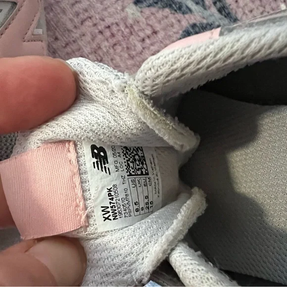 New Balance Kids' Sneakers in Beige and Pink 8.5 toddlers - Picture 3 of 3